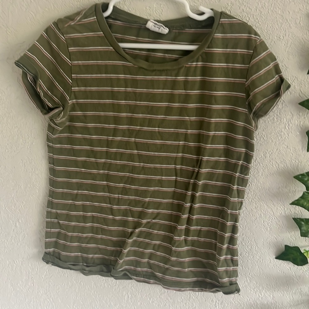 Tilly’s green crop shirt